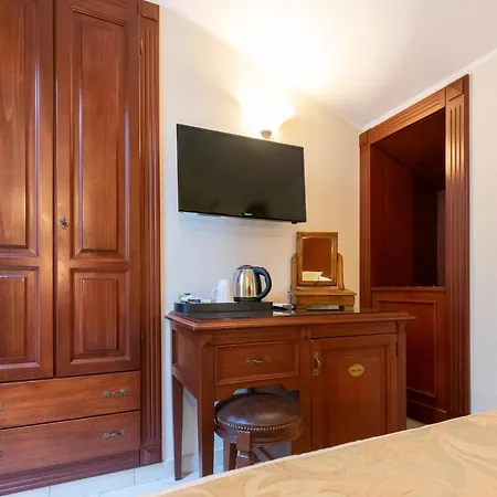 Tiziana 3*