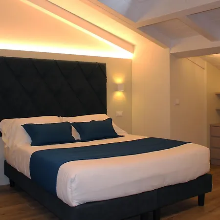 Tiziana 3*