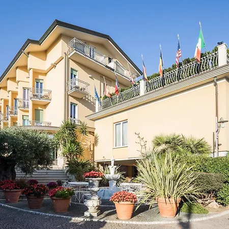 Tiziana 3*